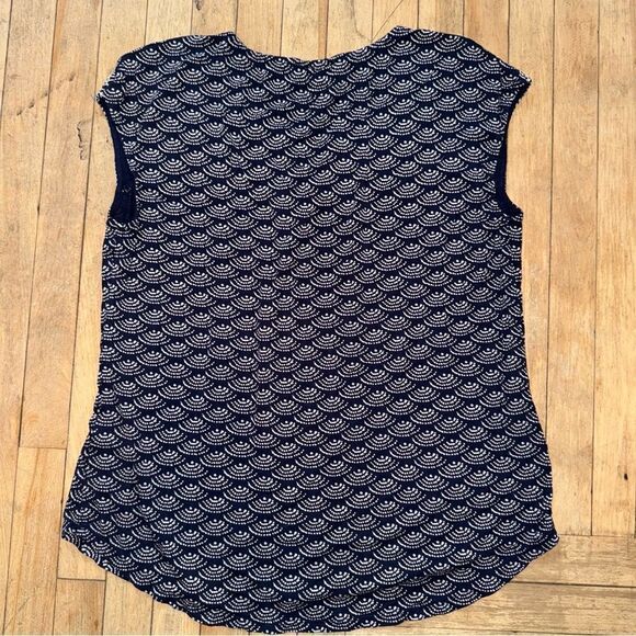 Skies are Blue top, size large. - Picture 2 of 5